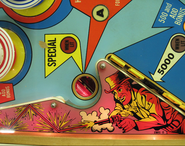 Detail of the left playfield plastic, after the restroration.