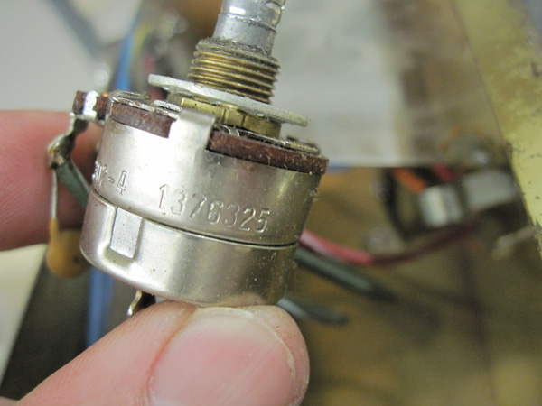 A closeup of the volume pot. The EIC code reads "1276325."